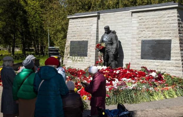 В Эстонии облили краской советский памятник ''Бронзовый солдат'' 