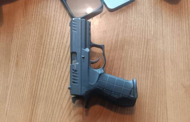 В Киеве мужчины во время езды на авто открыли огонь из пистолета 3 В Киеве мужчины во время езды на авто открыли огонь из пистолета