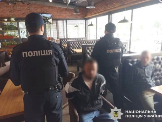 В Киеве мужчины во время езды на авто открыли огонь из пистолета 2 В Киеве мужчины во время езды на авто открыли огонь из пистолета