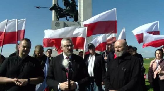 В Польше антиукраинский кандидат в президенты сорвал с мэрии флаг Украины 7 v polshe antiukrainskij kandidat v prezidenty sorval s merii flag ukrainy 7d64cda scaled China Way