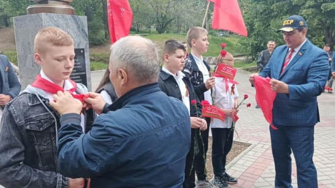 Захватчики поставили памятник Сталину в оккупированном Мелитополе 