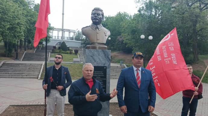 Захватчики поставили памятник Сталину в оккупированном Мелитополе 