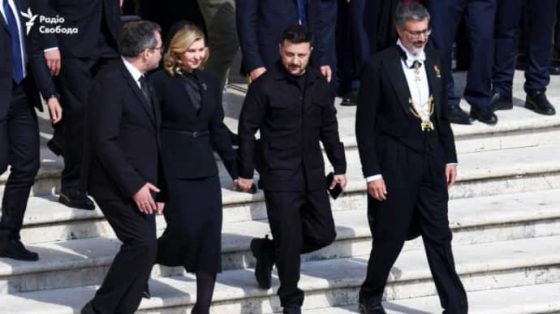 Зеленский с женой прибыли на интронизацию Папы Римского 2 zelenskij s zhenoj pribyli na intronizaciju papy rimskogo ef10351 scaled China Way