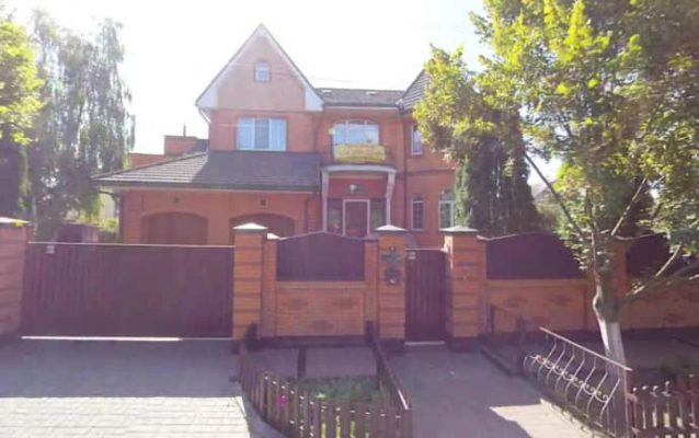 После увольнения семья начальника Херсонской МВА Мрочко приобрела имение под Киевом &ndash; СМИ 