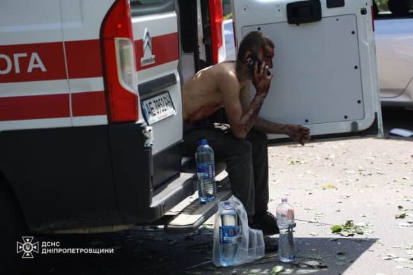 Россия ударила по Днепру: 7 человек погибли, 70 пострадали, их количество растет 