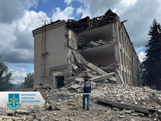 Россияне ударили по Святогорску ракетами С-300: пятеро пострадавших 