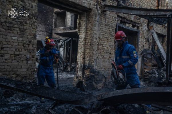 В Киеве разобрали строительные конструкции на месте удара России – ГСЧС 2 В Киеве разобрали строительные конструкции на месте удара России – ГСЧС