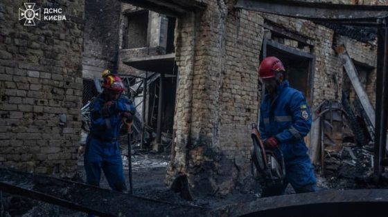 В Киеве разобрали строительные конструкции на месте удара России – ГСЧС 1 v kieve razobrali stroitelnye konstrukcii na meste udara rossii gschs ec3bd6c scaled China Way
