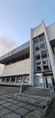 В Киеве в результате атаки пострадал спорткомплекс КПИ, в здании рядом бушевал масштабный пожар 