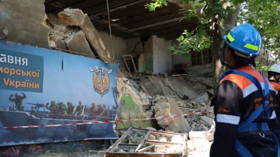 В Николаеве обвалилась часть здания ''Дормашины'', которая была повреждена обстрелом РФ 3 v nikolaeve obvalilas chast zdanija dormashiny kotoraja byla povrezhdena obstrelom rf 985bfbe scaled China Way