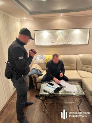 В Уманском ТЦК разоблачили фиктивное бронирование от мобилизации: залог подозреваемому – 1 млн 2 В Уманском ТЦК разоблачили фиктивное бронирование от мобилизации: залог подозреваемому – 1 млн