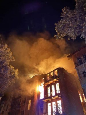 Враг атаковал Одессу БПЛА: в городе возникли многочисленные пожары, есть пострадавшие 