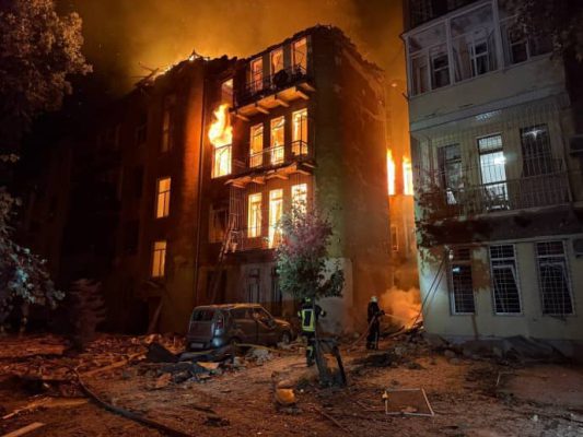 Враг атаковал Одессу БПЛА: в городе возникли многочисленные пожары, есть пострадавшие 