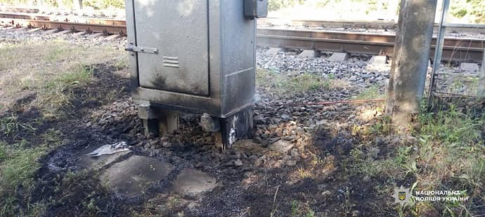 Полиция: В Одессе женщина с 13-летней дочерью по заказу россиян сожгли военную машину 