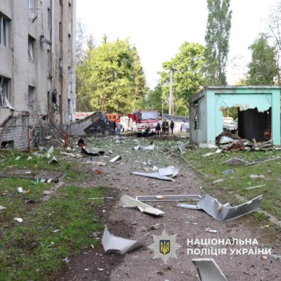 РФ атаковала Харьков авиабомбами, артиллерией, дронами и кассетными боеприпасами – кадры полиции 2 РФ атаковала Харьков авиабомбами, артиллерией, дронами и кассетными боеприпасами – кадры полиции