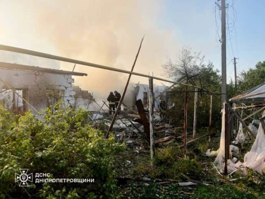 Россияне атаковали Днепропетровскую область: бушевали масштабные пожары, 5 пострадавших 2 Россияне атаковали Днепропетровскую область: бушевали масштабные пожары, 5 пострадавших