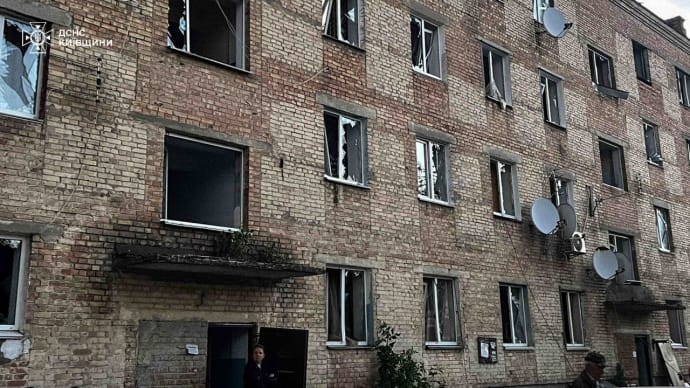 Спасатели показали, как преодолевают последствия вражеской атаки на Киевщину 6 Спасатели показали, как преодолевают последствия вражеской атаки на Киевщину