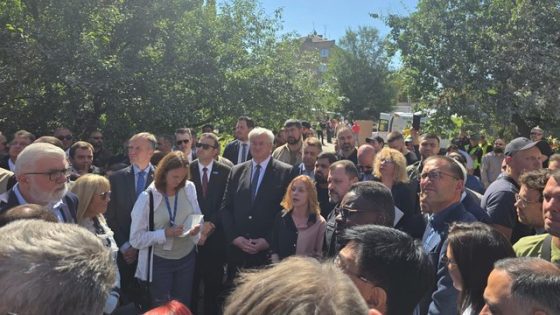 sibiga i predstaviteli 55 dipmissij posetili mesto popadanija rossijskoj rakety v zhiloj dom v kieve ddd9150 scaled China Way