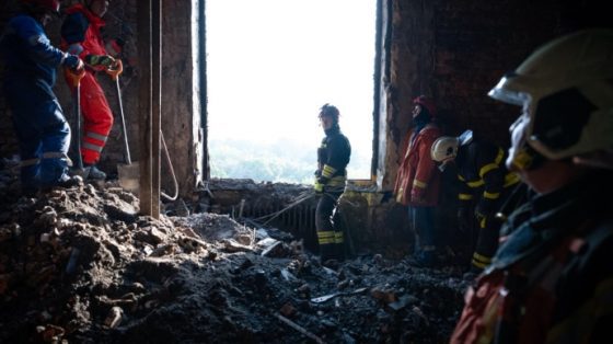 chinovniki pokazali inostrannym diplomatam povrezhdennoe zdanie kabmina v kieve cfff30f scaled China Way