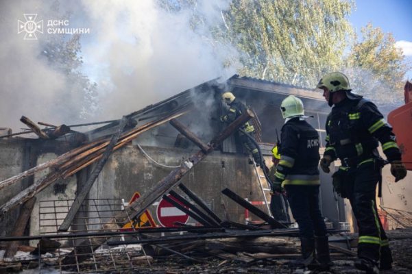 Россия массированно атаковала Сумы в течение дня: спасатели ликвидировали пожары 