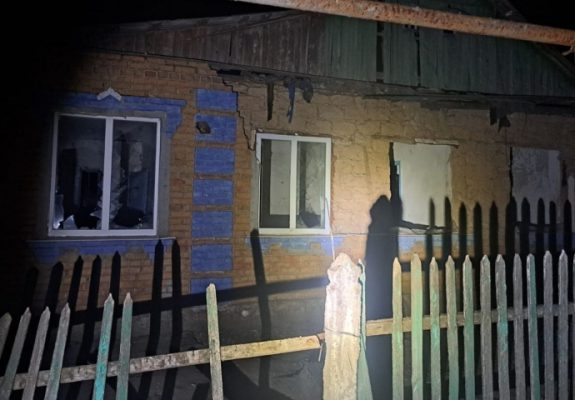 Россияне нанесли удар по транспортному предприятию в Днепропетровской области и ранили женщину 