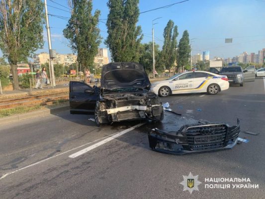 В Киеве на Харьковском шоссе произошло смертельное ДТП: движение перекрыто 