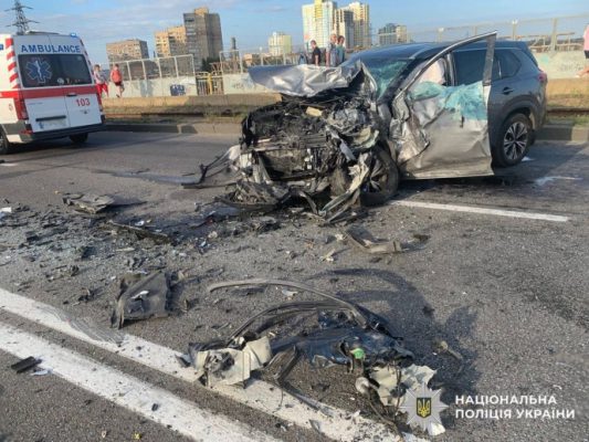 В Киеве на Харьковском шоссе произошло смертельное ДТП: движение перекрыто 