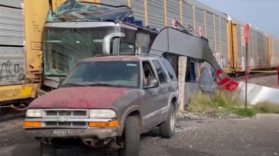 v meksike poezd stolknulsja s avtobusom 10 pogibshih bolee 60 ranenyh 5350dda scaled China Way