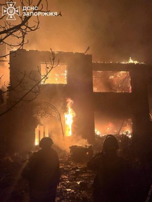 Запорожье атаковали вражеские дроны: возник пожар, есть раненая 2 Запорожье атаковали вражеские дроны: возник пожар, есть раненая