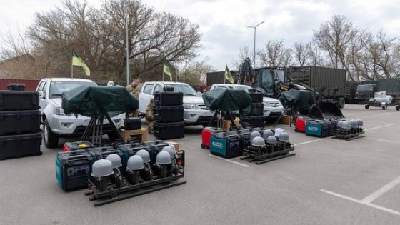 poroshenko peredal voennym kompleksy aj petri i ekskavator dlja stroitelstva ukreplenij bb30707 scaled China Way