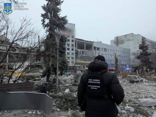 Атака на клинику в Запорожье: тело третьей жертвы достали из-под завалов 