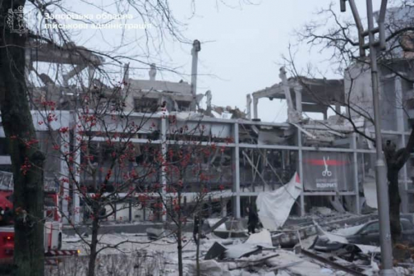 Атака на клинику в Запорожье: тело третьей жертвы достали из-под завалов 