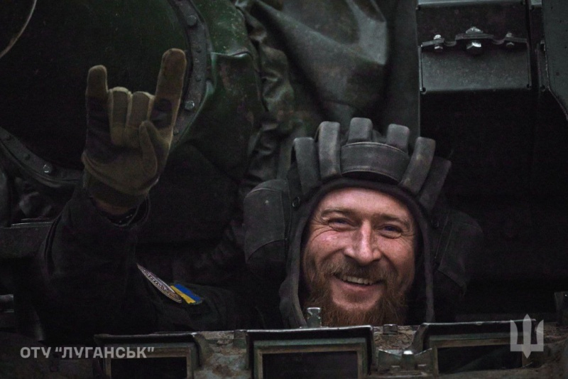 Бої за Торецьк: ЗСУ б'ють по росіянах з танка, який "затрофеїли" у Харківській області