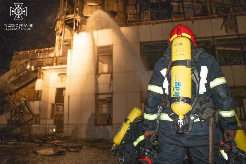 Будівлю знищено. Як виглядає морвокзал в Одесі після обстрілу (фото, відео) 9 Будівлю знищено. Як виглядає морвокзал в Одесі після обстрілу (фото, відео)