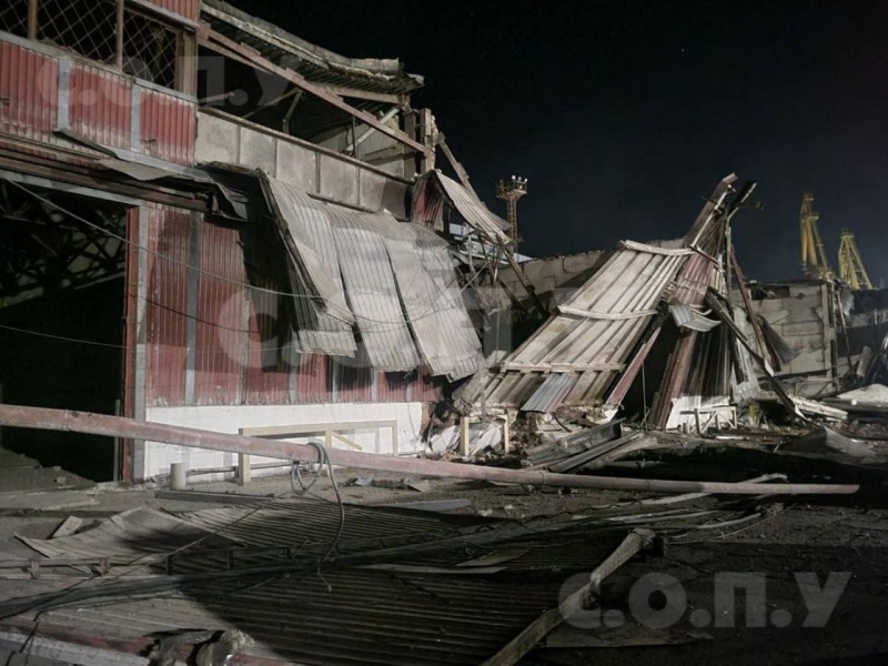 Будівлю знищено. Як виглядає морвокзал в Одесі після обстрілу (фото, відео) 20 Будівлю знищено. Як виглядає морвокзал в Одесі після обстрілу (фото, відео)