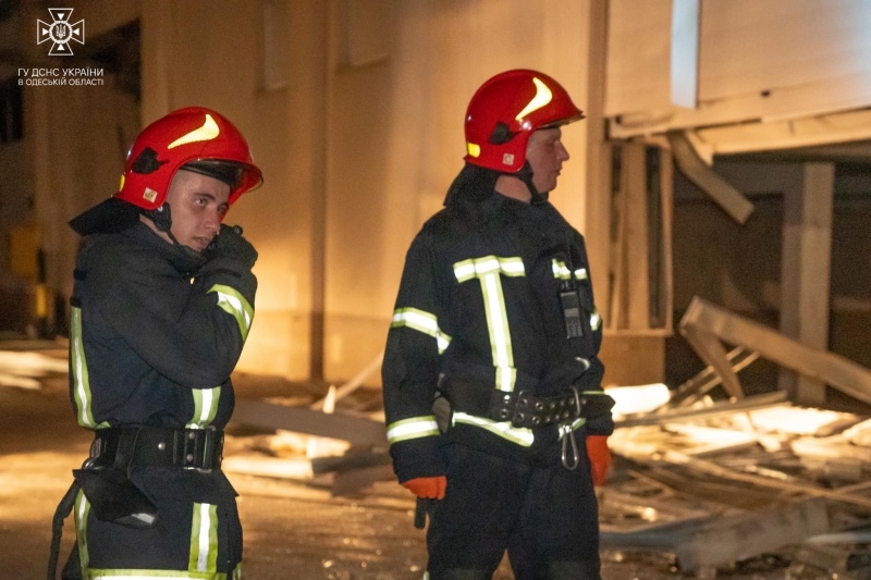 Будівлю знищено. Як виглядає морвокзал в Одесі після обстрілу (фото, відео) 3 Будівлю знищено. Як виглядає морвокзал в Одесі після обстрілу (фото, відео)