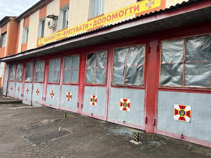 Через обстріли РФ пошкоджені підрозділи рятувальників у двох областях (фото) 3 Через обстріли РФ пошкоджені підрозділи рятувальників у двох областях (фото)