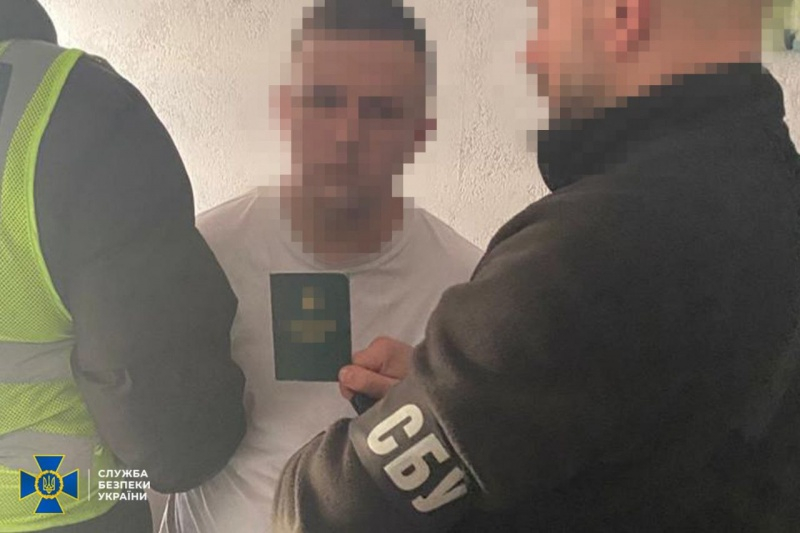 Діяли на замовлення ФСБ: в Україні затримали підпалювачів, серед яких військовий-контрактник 2 Діяли на замовлення ФСБ: в Україні затримали підпалювачів, серед яких військовий-контрактник