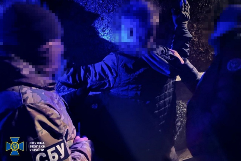Діяли на замовлення ФСБ: в Україні затримали підпалювачів, серед яких військовий-контрактник 5 Діяли на замовлення ФСБ: в Україні затримали підпалювачів, серед яких військовий-контрактник