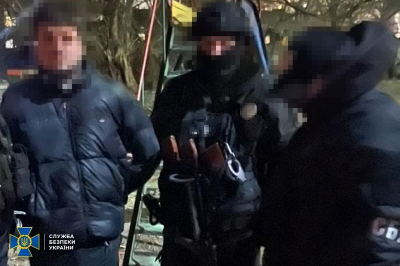 Діяли на замовлення ФСБ: в Україні затримали підпалювачів, серед яких військовий-контрактник 3 Діяли на замовлення ФСБ: в Україні затримали підпалювачів, серед яких військовий-контрактник