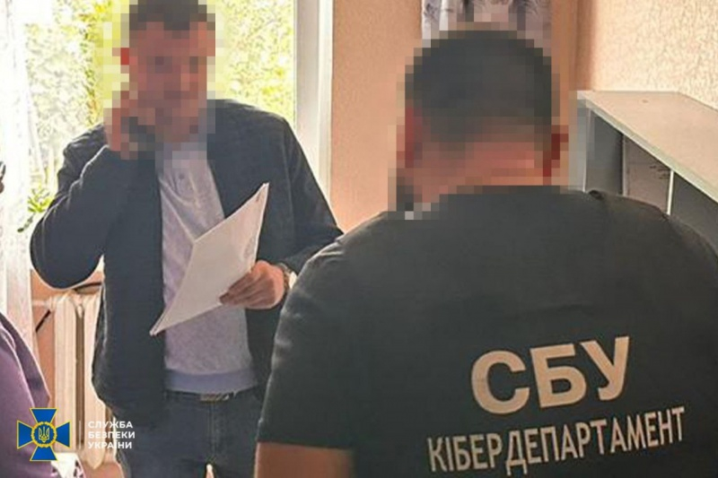 Допомагали РФ відновлювати НПЗ. СБУ викрила керівництво проектного інституту у Києві 2 Допомагали РФ відновлювати НПЗ. СБУ викрила керівництво проектного інституту у Києві