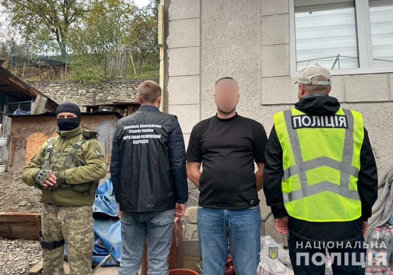 Допоміг Інтерпол. Поліція розкрила масштабну схему втечі ухилянтів з України 4 Допоміг Інтерпол. Поліція розкрила масштабну схему втечі ухилянтів з України