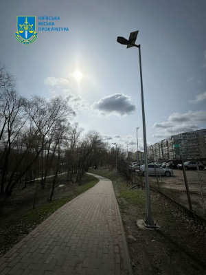 Фонари на Троещине в 5 раз дороже рынка: фирма-фигурант расследования УП получила подозрение 