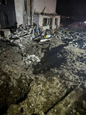 Глава Днепропетровской ОГА показал последствия обстрела города 3 Глава Днепропетровской ОГА показал последствия обстрела города