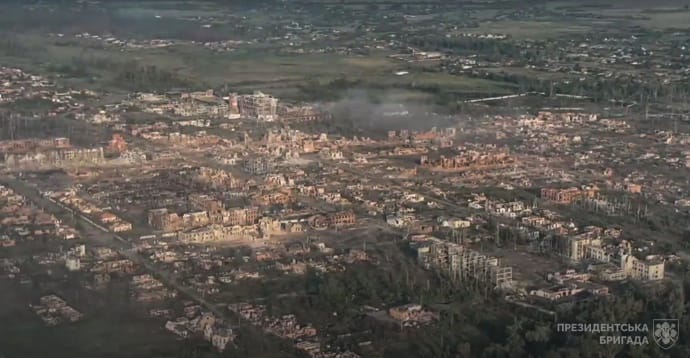 ''Город почти полностью разрушен'': В президентской бригаде показали Волчанск 2 ''Город почти полностью разрушен'': В президентской бригаде показали Волчанск