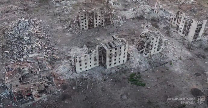 ''Город почти полностью разрушен'': В президентской бригаде показали Волчанск 1 ''Город почти полностью разрушен'': В президентской бригаде показали Волчанск