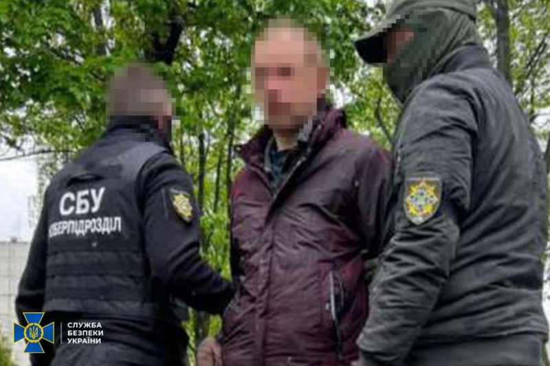 Готували масовані авіаудари по Україні напередодні Великодня: затримано групу агентів РФ 1 Готували масовані авіаудари по Україні напередодні Великодня: затримано групу агентів РФ