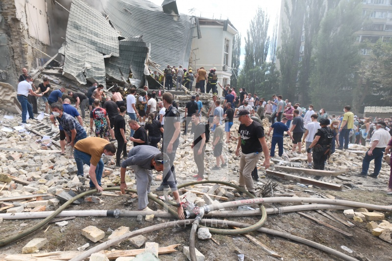 Який вигляд має "Охматдит" у Києві після удару: репортаж з місця подій (фото, відео)