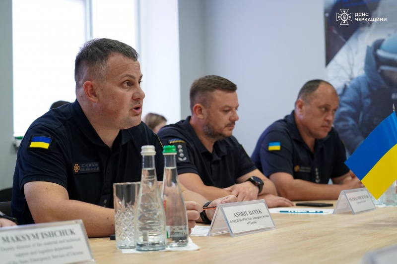 Японія планує передати українським рятувальникам машини для розміновування територій, - ДСНС