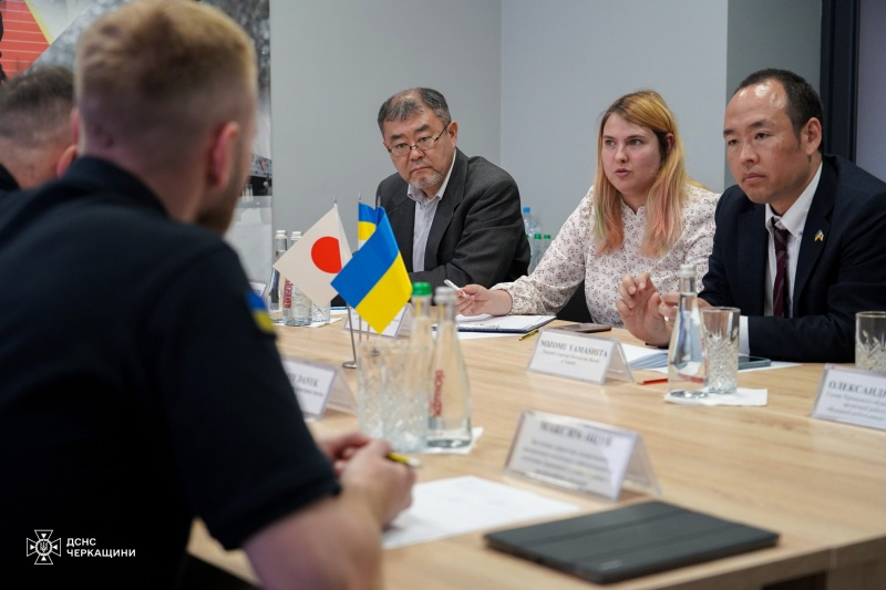 Японія планує передати українським рятувальникам машини для розміновування територій, - ДСНС